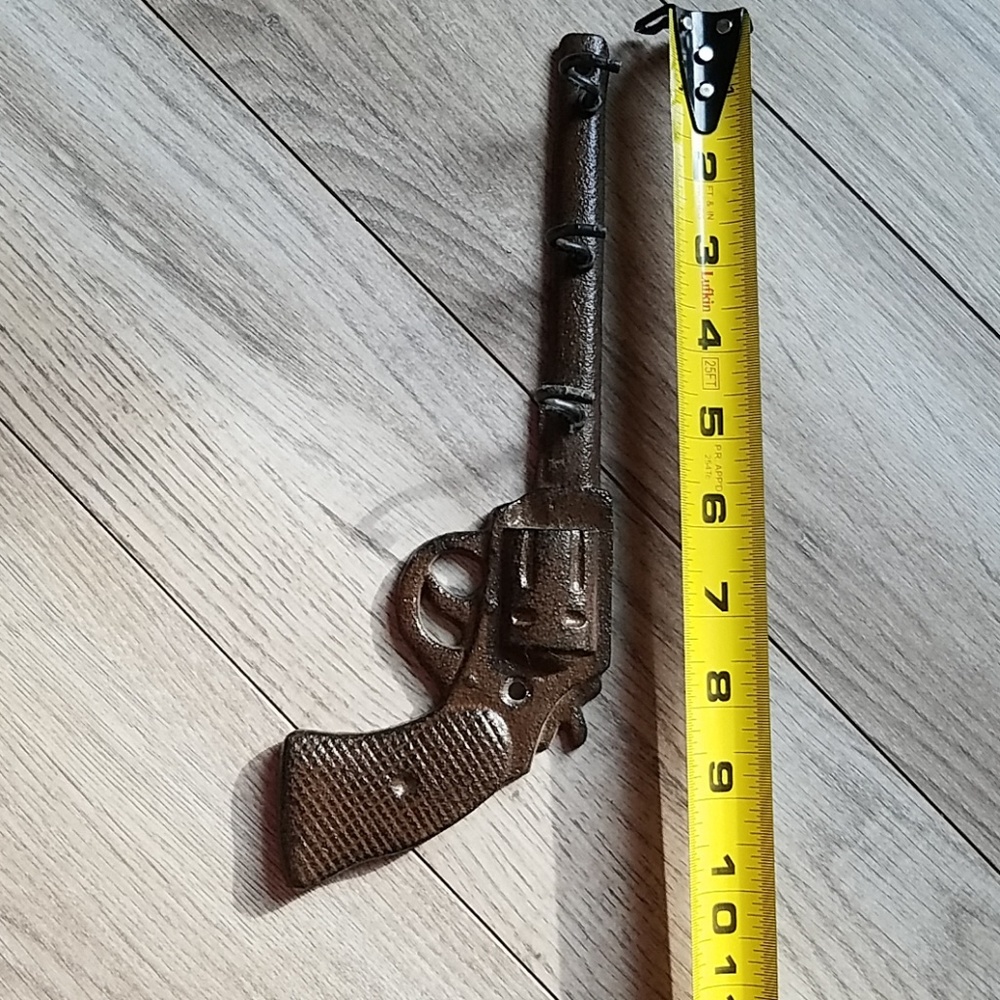 Rustic Western Metal Gun Pistol Wall Decor